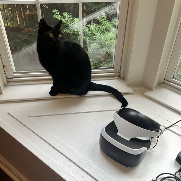 Sony • Playstation (PS) VR virtual game headset - Picture 9 of 9